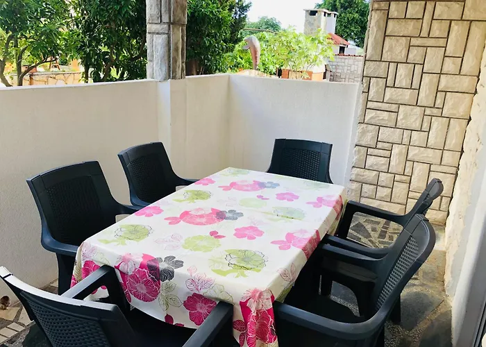 Apartmani Ema